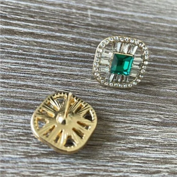 Green crystal stud earrings A199 - Picture 5 of 5